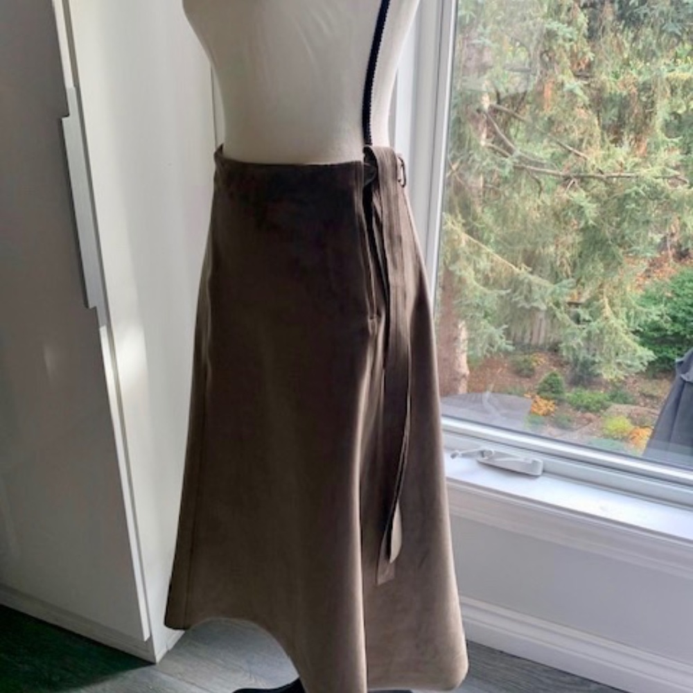Aritzia, 1-01 Babaton faux suede long A line skirt excellent US6